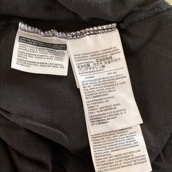 Levi's Black Tee with Sunburst Design - Picture 5 of 7